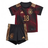Tyskland Jonas Hofmann #18 Bortaställ Barn VM 2022 Korta ärmar (+ Korta byxor)